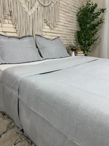Taji Coverlet TA26