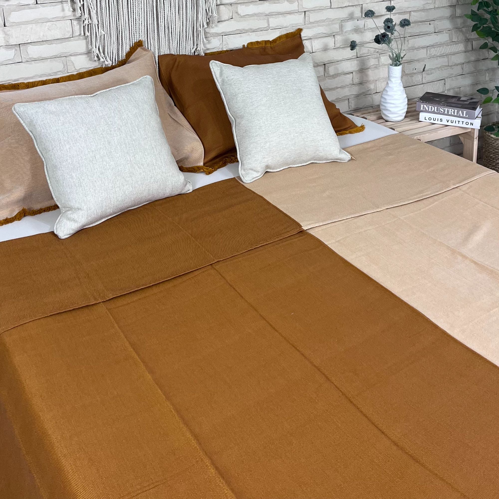 Taji Coverlet TA40