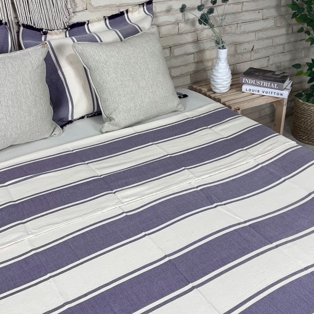 Taji Coverlet TA21