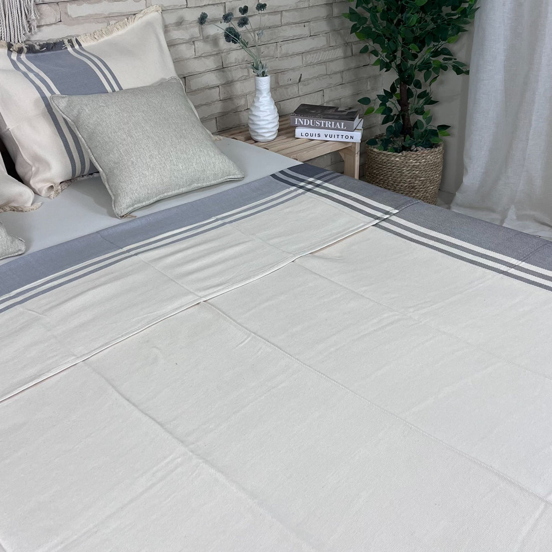 Taji Coverlet TA20