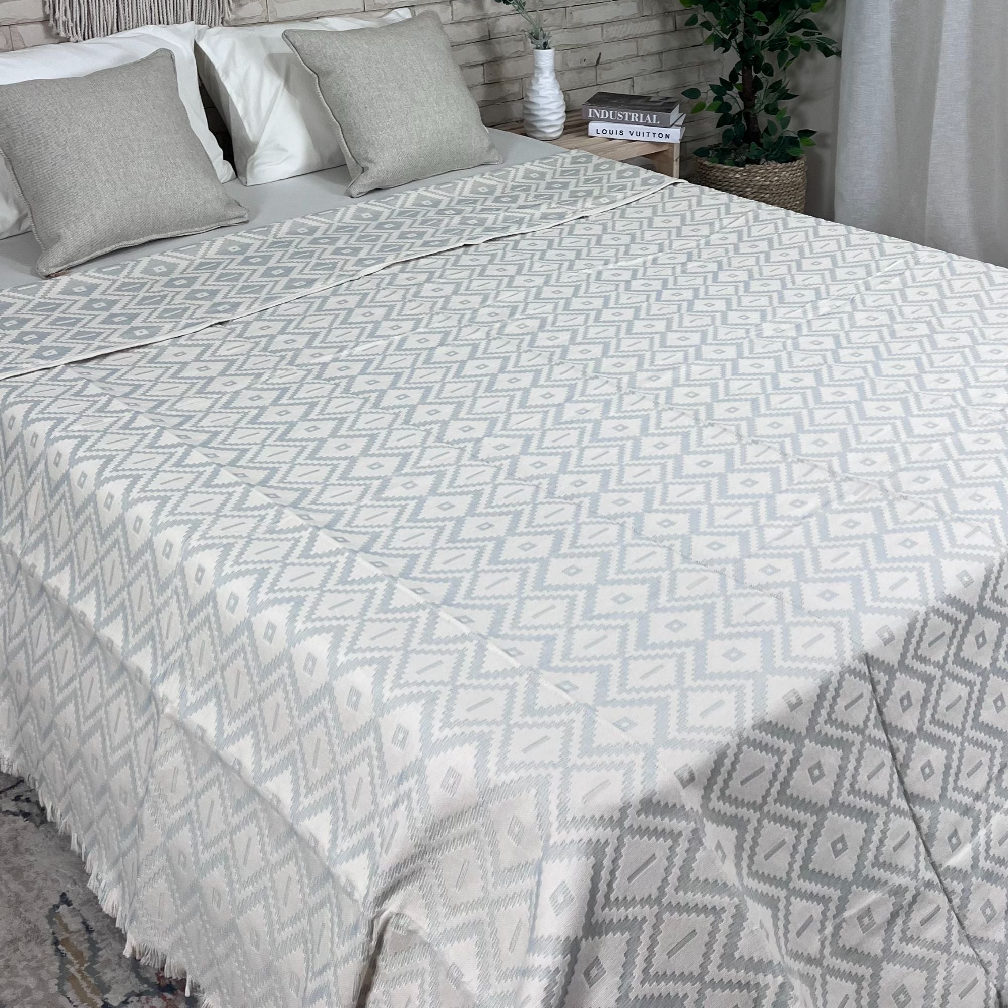 Atlas Coverlet AT27