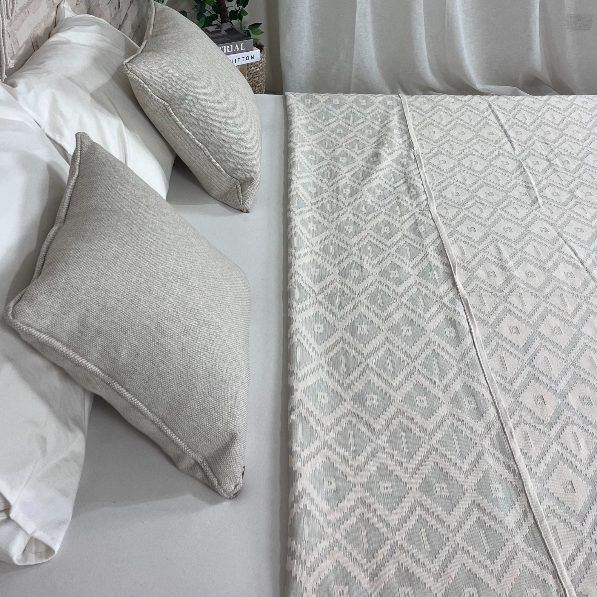 Atlas Coverlet AT27