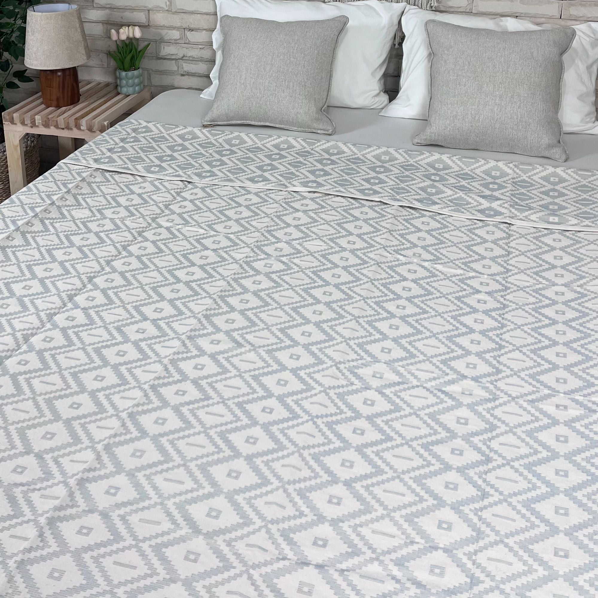 Atlas Coverlet AT27