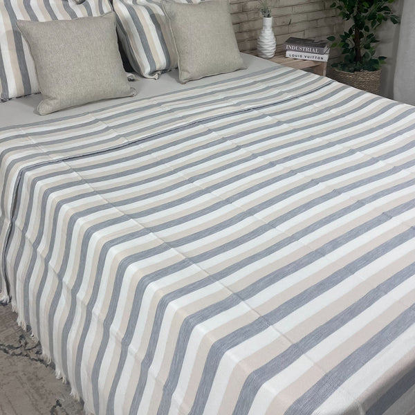 Taji Coverlet TA22