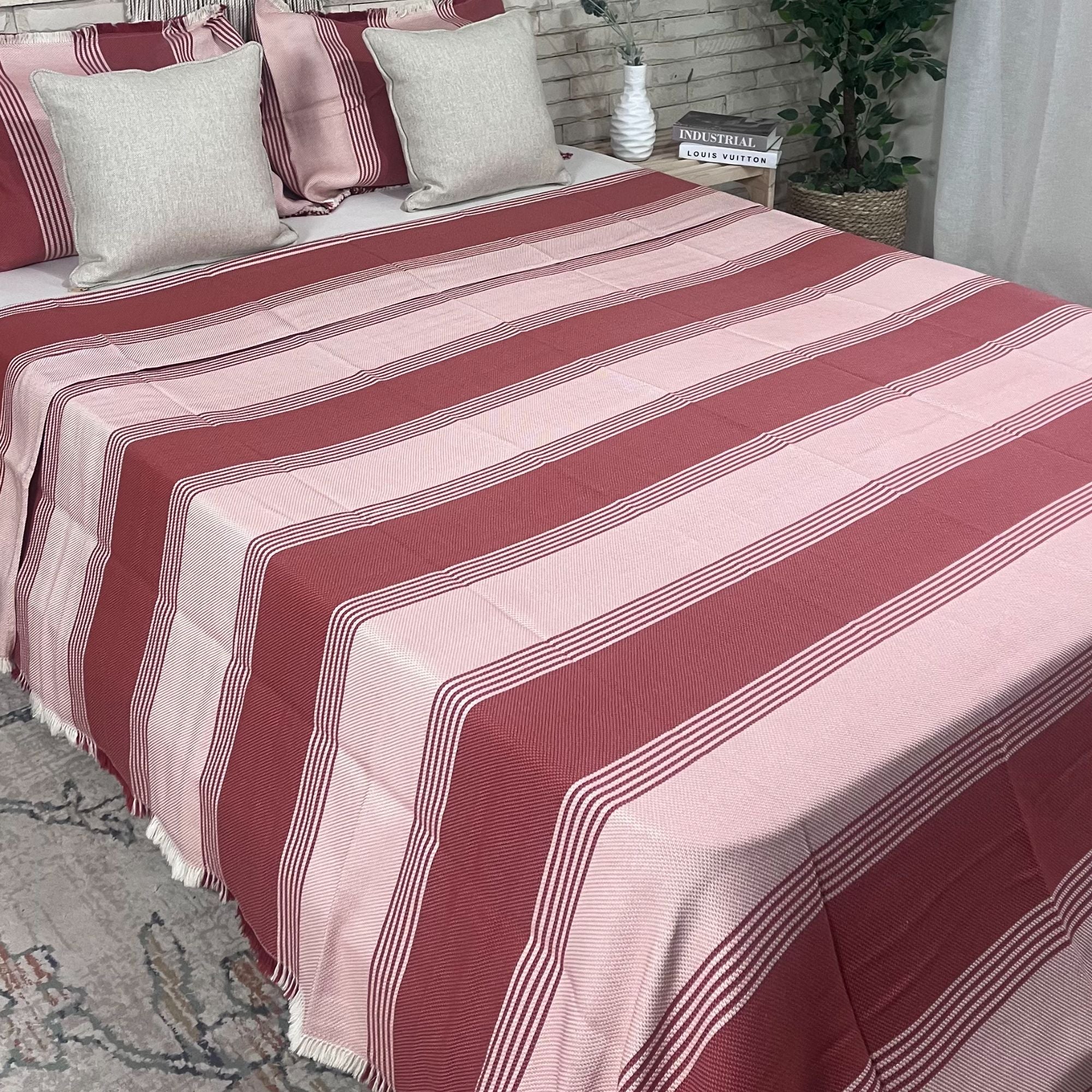 Taji Coverlet TA35