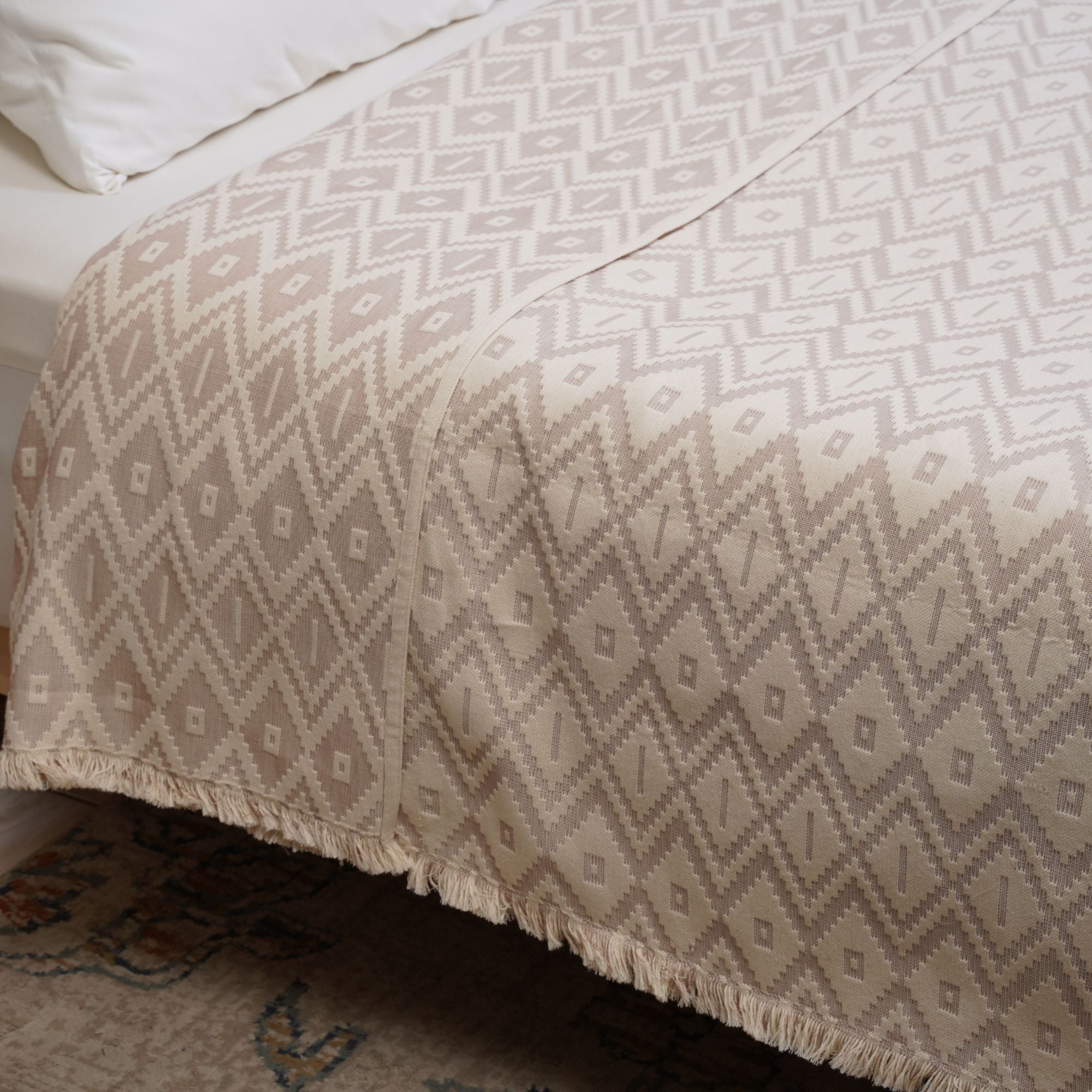 Atlas AT7 Coverlet