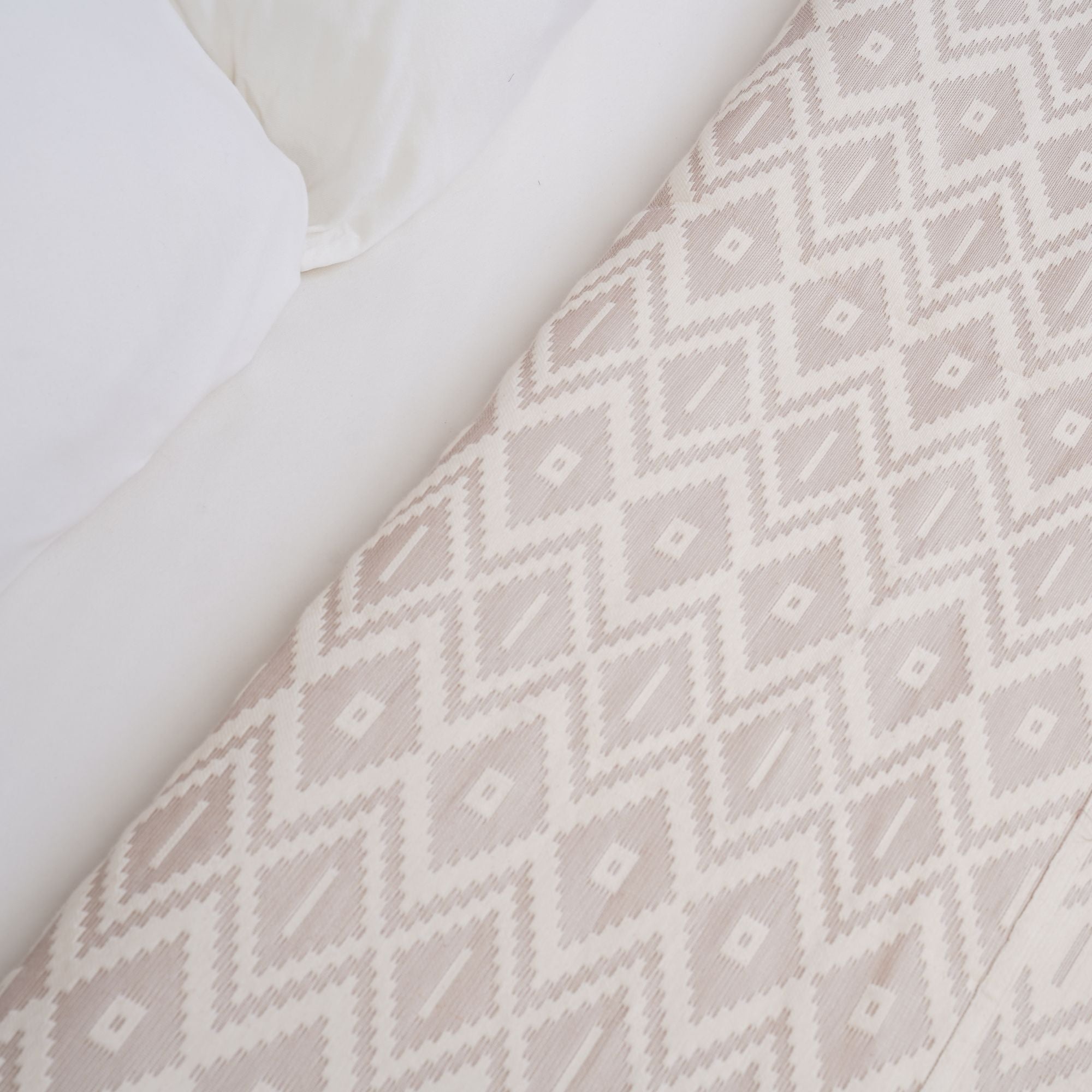 Atlas AT7 Coverlet