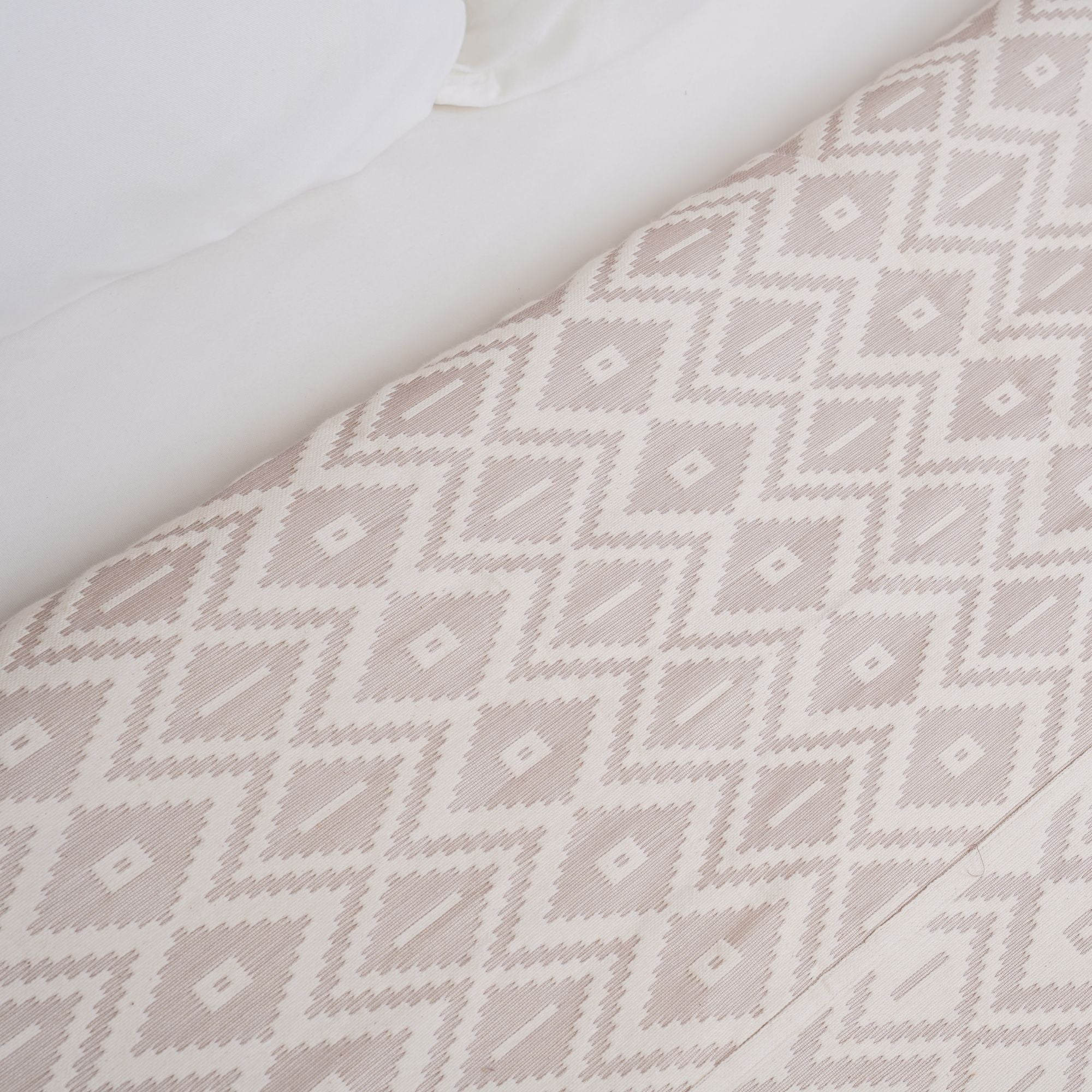Atlas AT7 Coverlet