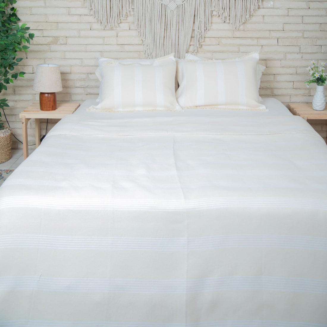 Taji Coverlet TA28