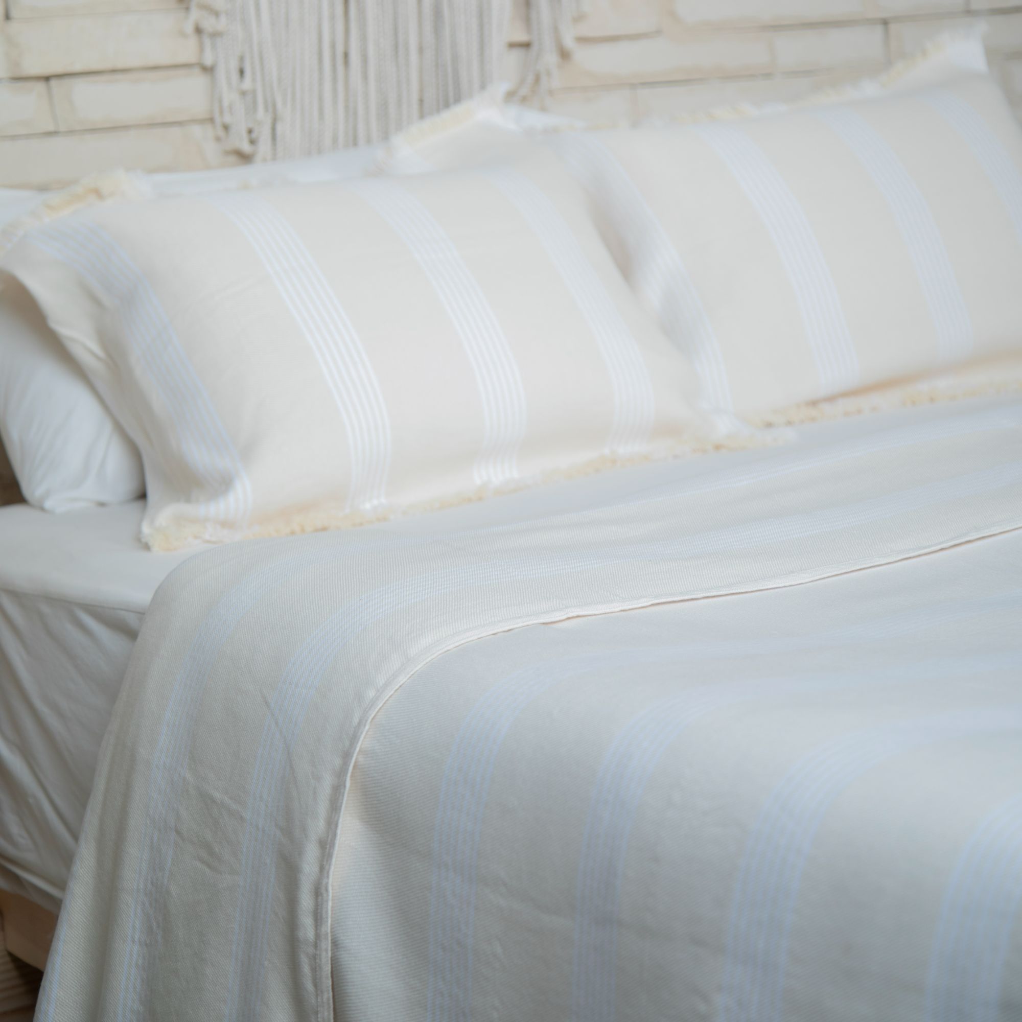 Taji Coverlet TA28