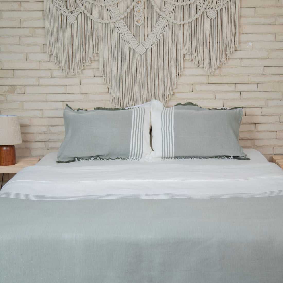 Taji Coverlet TA24