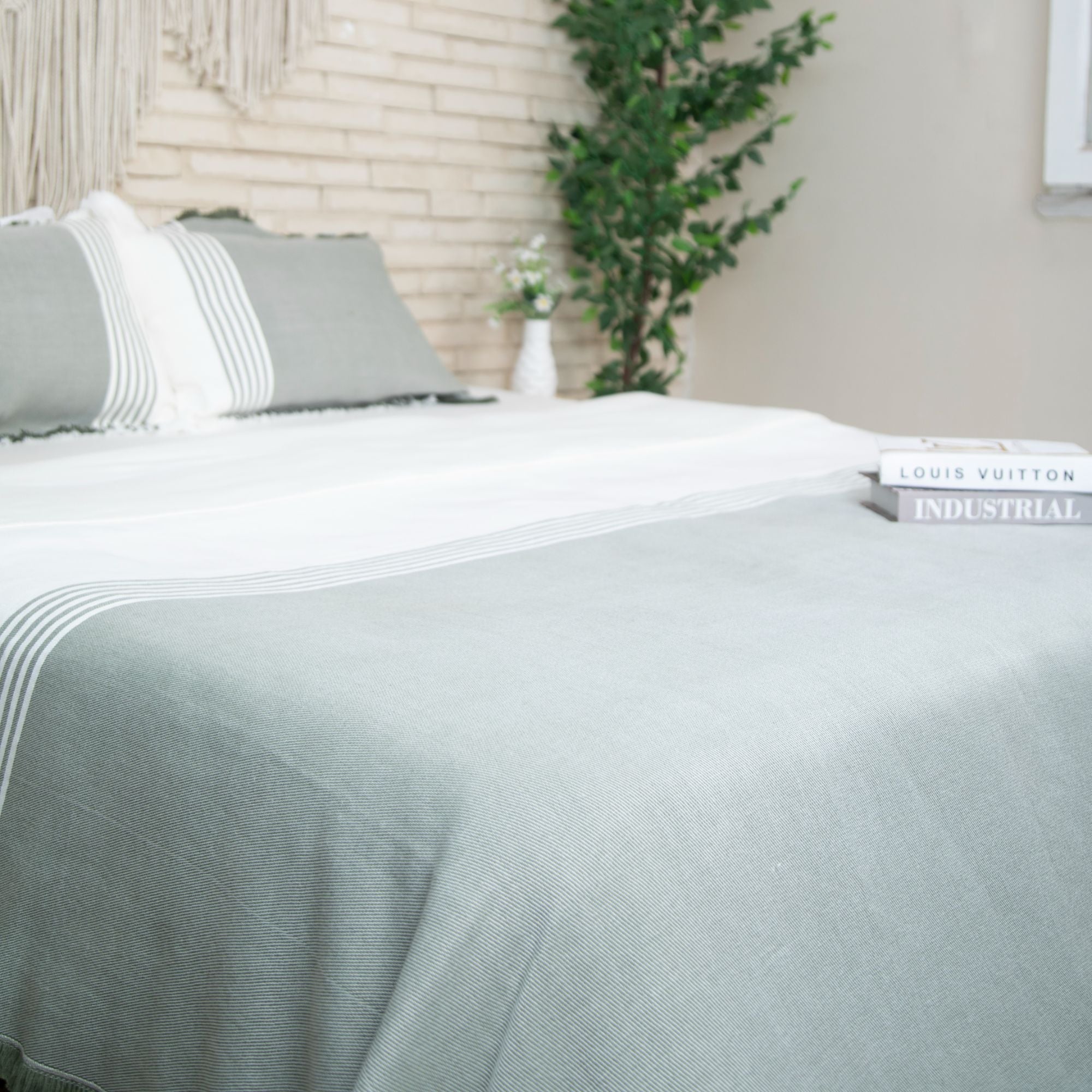 Taji Coverlet TA24