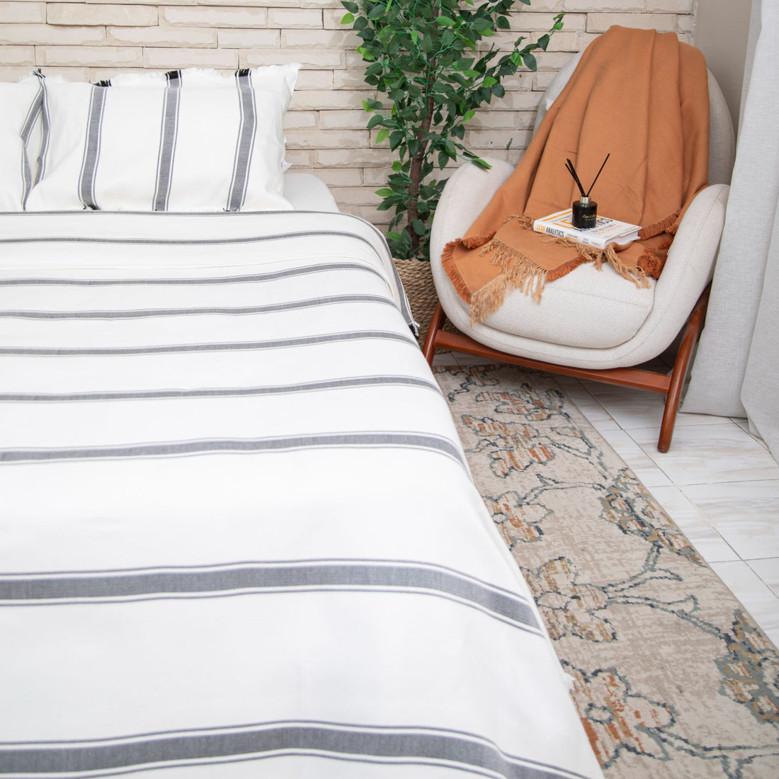 Taji Coverlet TA23