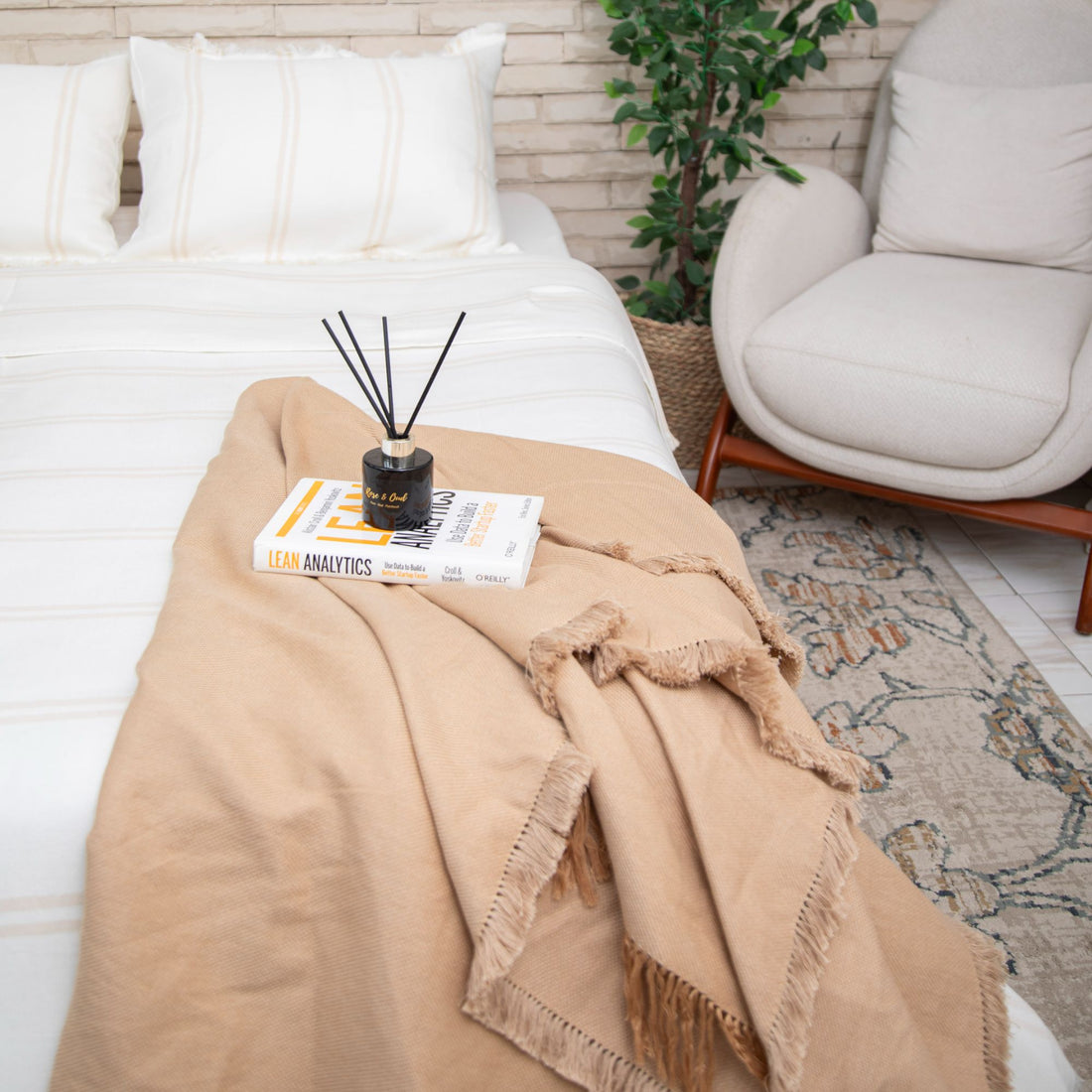 Taji Coverlet TA16