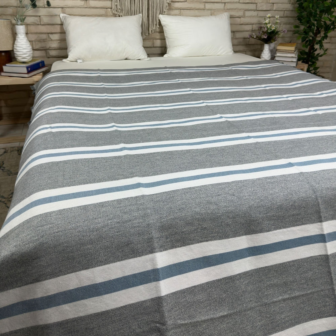 Taji Coverlet Single SN7