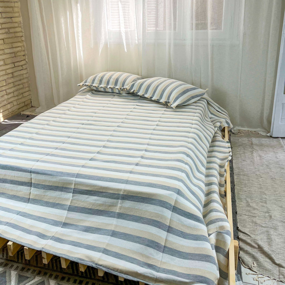 Taji Coverlet TA22