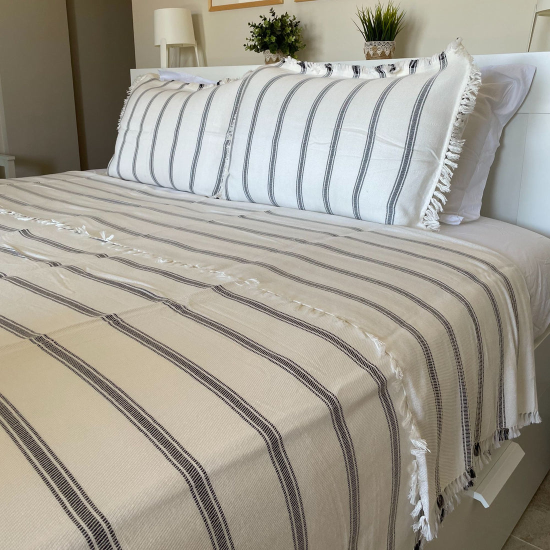 Taji Coverlet TA23