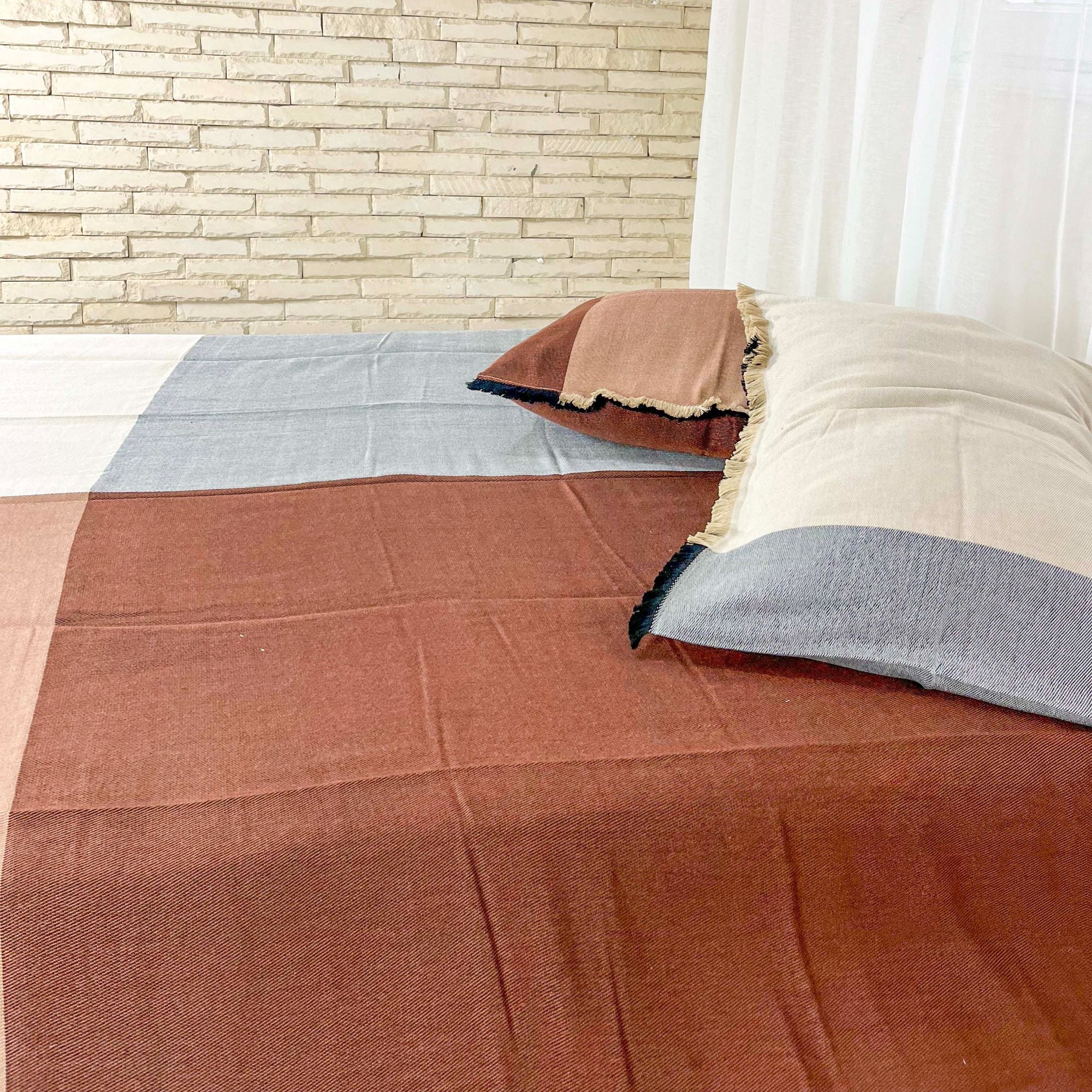 Taji Coverlet TA25