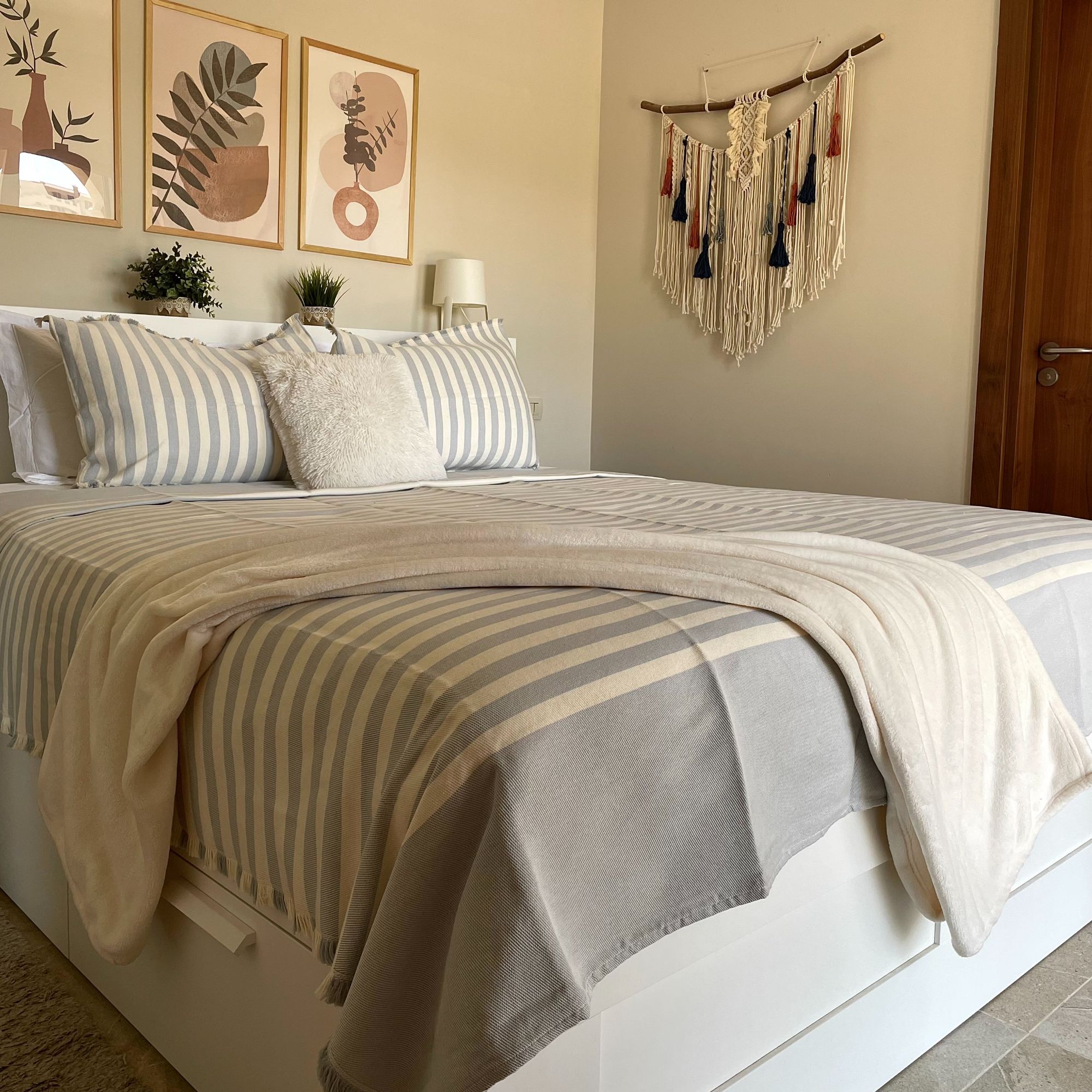 Taji TA5 Coverlet