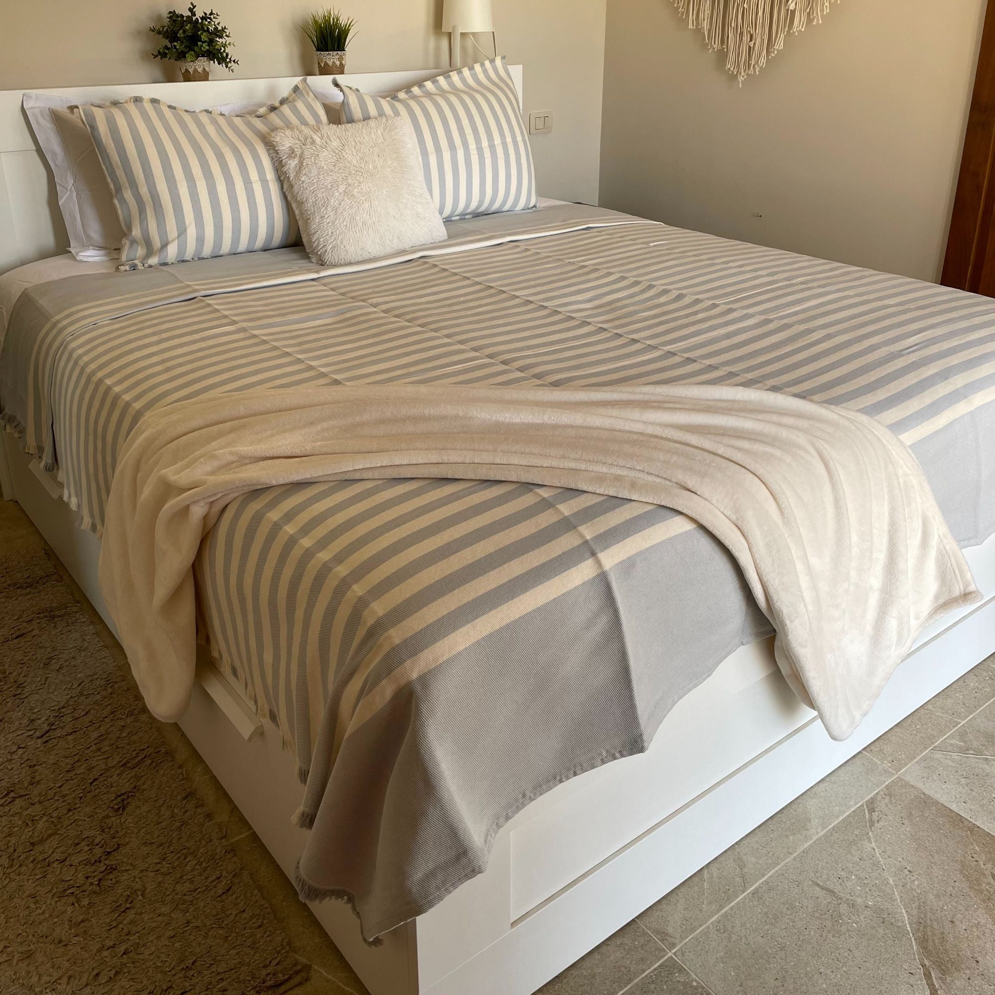 Taji TA5 Coverlet